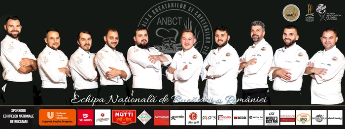 La squadra rumena. FOTO Associazione Nazionale Cuochi e Pasticceri del Turismo 