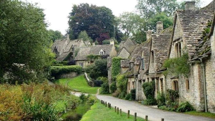 Il villaggio di Bibury fu costruito nel 1380. Foto: Facebook/Bibury, Gloucestershire