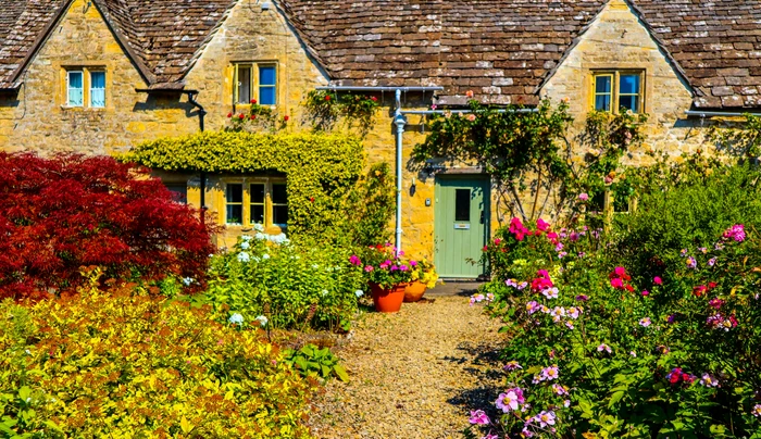 Come arrivare nel borgo più bello del mondo. I turisti che vengono qui sono cento volte di più dei residenti