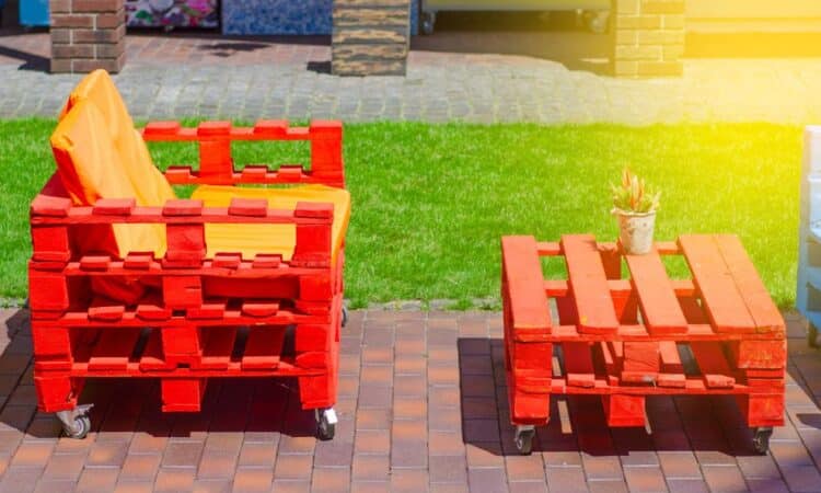 Ispirazione per il tuo giardino: 10 modelli di panchine per pallet