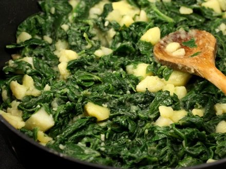 Spinaci e patate saltati