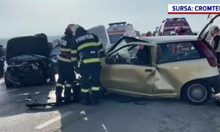 Violento incidente tra due auto nella contea di Suceava. Sul posto sono state inviate quattro ambulanze