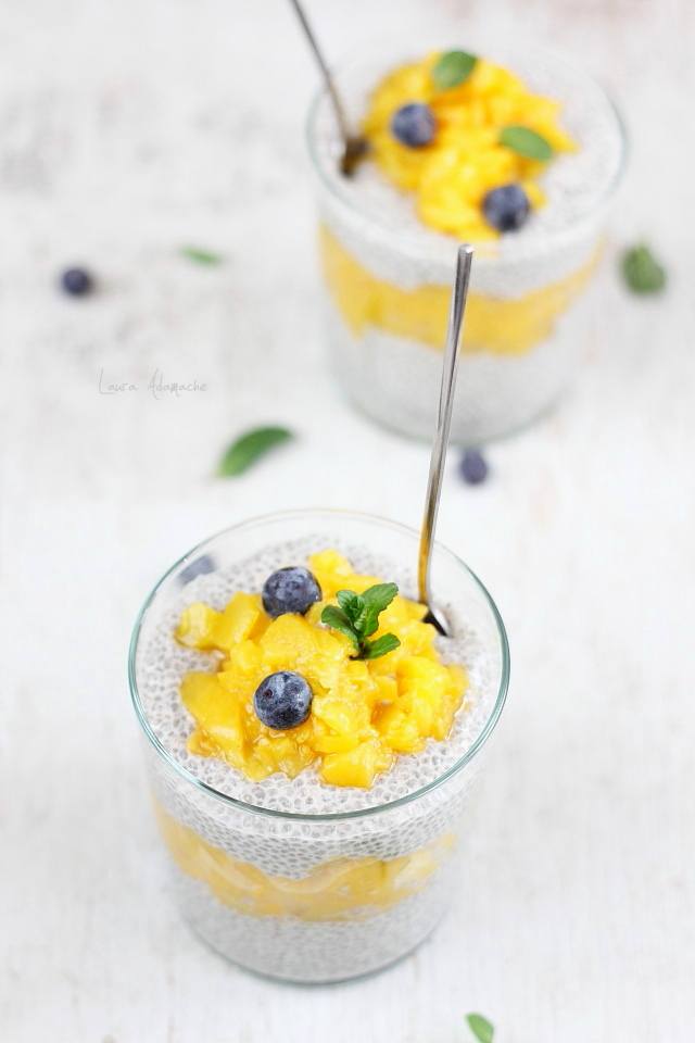 Budino di Chia con dettaglio di pesche