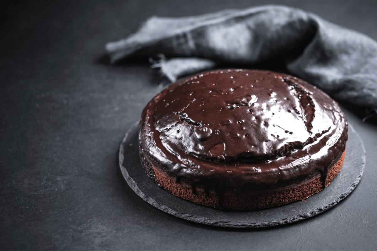 Ganache posta sopra una torta