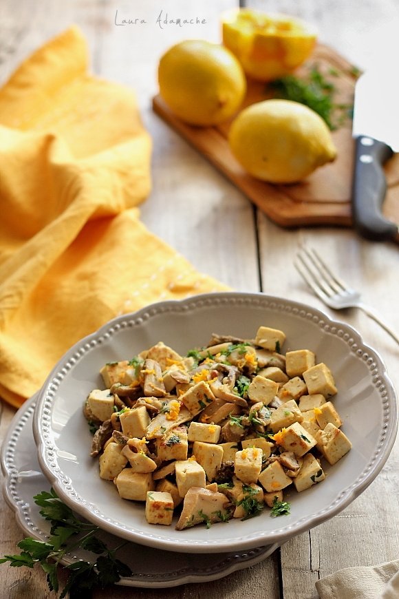 Insalata tiepida con tofu e funghi