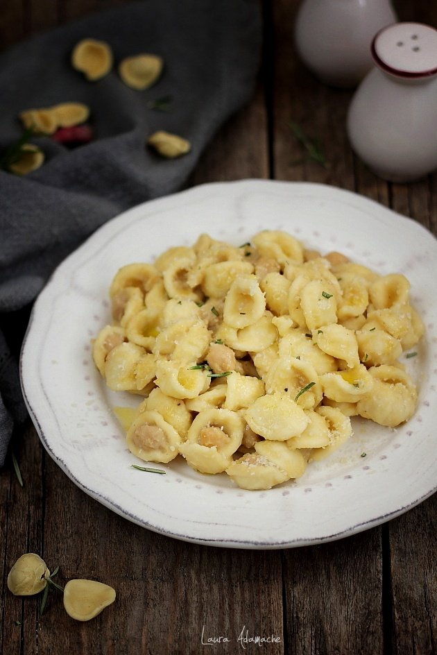 Piatto di pasta con crema di ceci Sun Food