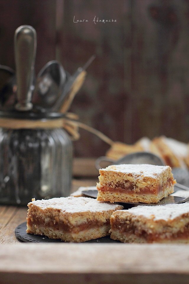 Torta quaresimale con dettaglio di mele cotogne