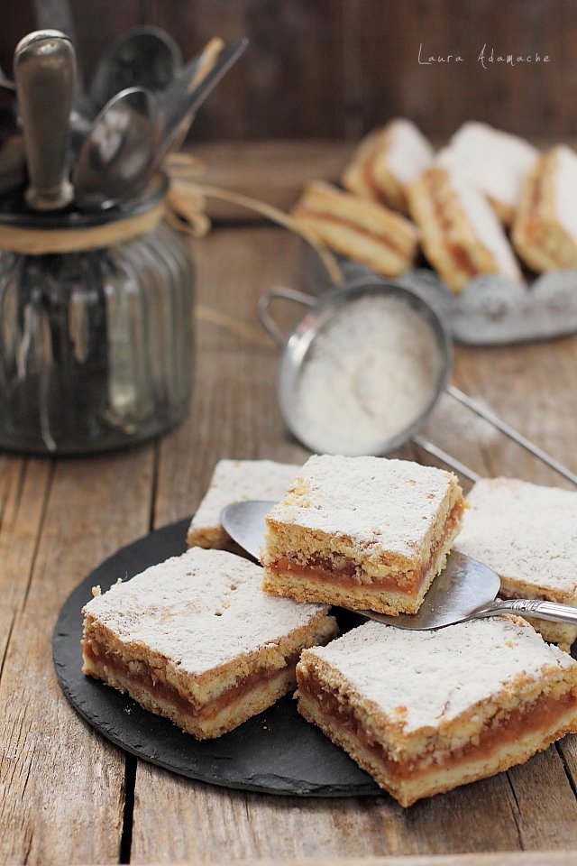 Torta quaresimale con pezzi di mele cotogne