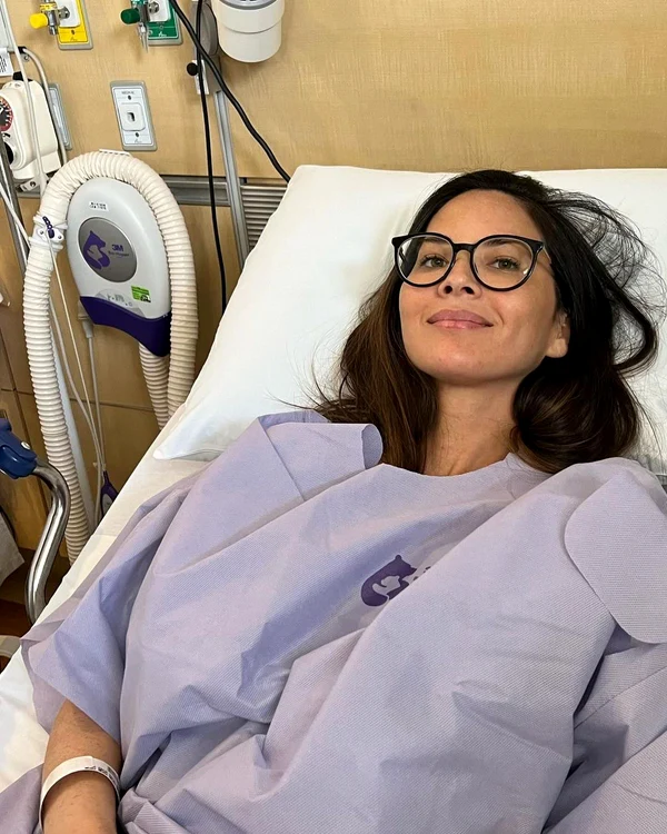 Olivia Munn, nel letto d'ospedale dopo che le è stato diagnosticato un cancro al seno