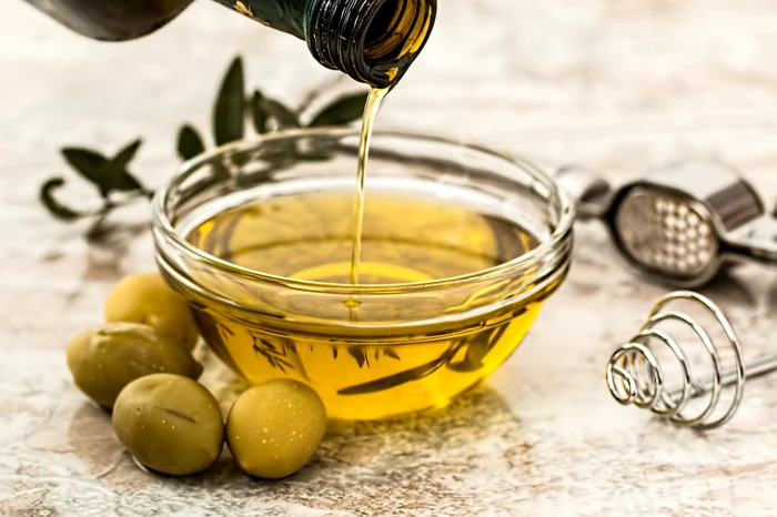 Maschera con olio d'oliva e miele naturale