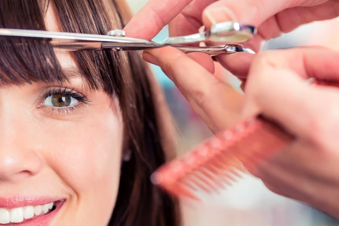 Prendi in considerazione la forma del tuo viso quando vuoi tagliarti i capelli. Foto: fare clic.