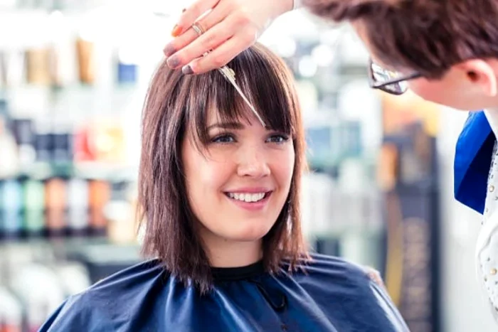 Definisci le tue caratteristiche con questo taglio di capelli. Foto: Istock.