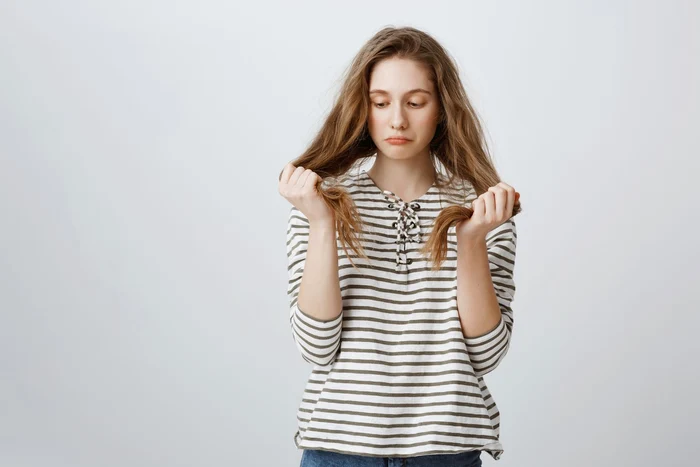 Le carenze nutrizionali possono influire sulla salute dei capelli. Foto: fare clic.