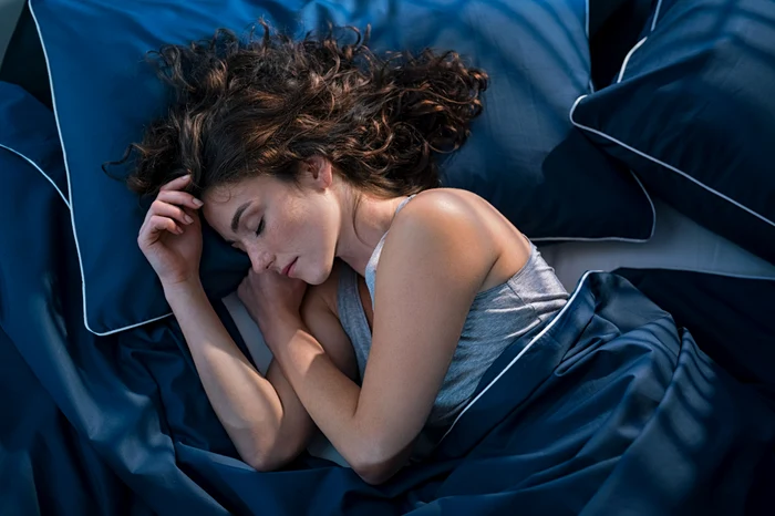 Sonno - donna che dorme FOTO Shutterstock 