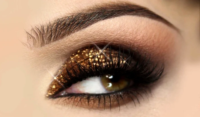 Smokey eye avec paillettes jpeg