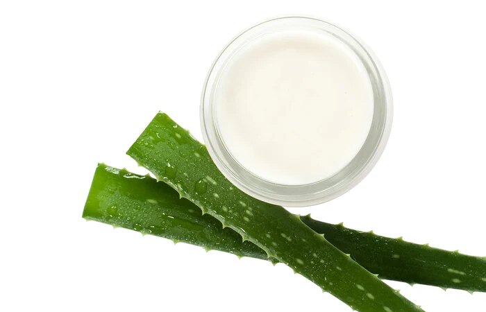 Come ottenere una pelle di porcellana utilizzando l'aloe vera in tempi record. Questa pianta ripara la pelle danneggiata, elimina le rughe e i segni dell'invecchiamento precoce