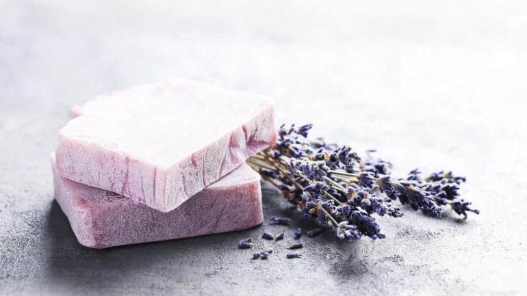 Sapone naturale alla lavanda con carbone e menta