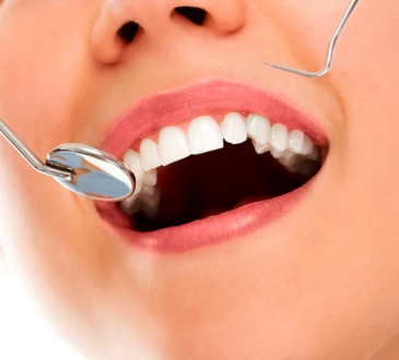 Il bicarbonato di sodio fa bene ai denti? 4 modi efficaci per usarlo per avere denti bianchi