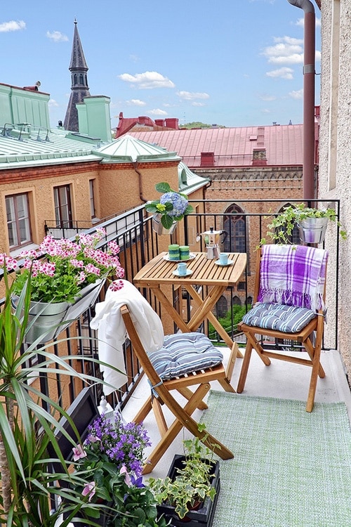 Come arredare un piccolo balcone con un budget limitato?