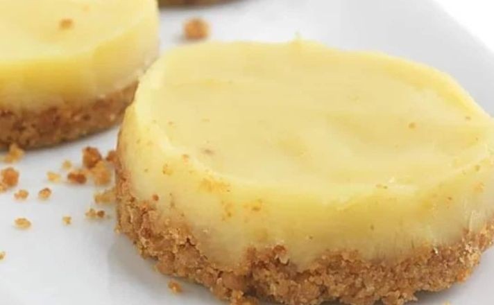 Dessert da frigorifero con limone 