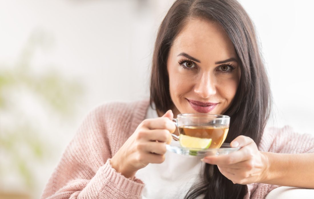 Tè al gelsomino: come gustare la bevanda più aromatica - I 4 importanti benefici per la tua salute